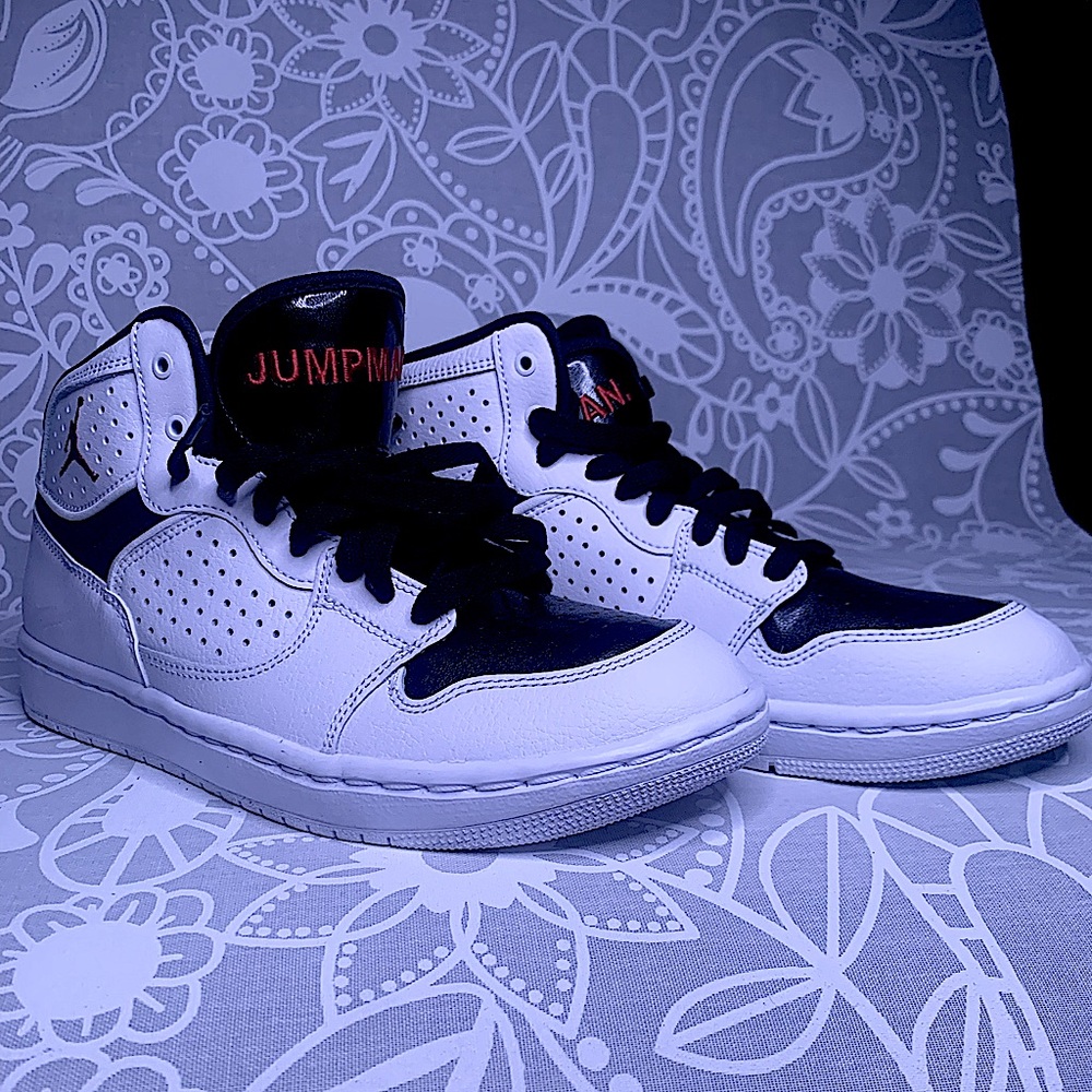 NIKE JORDAN JUMPMAN SHOES